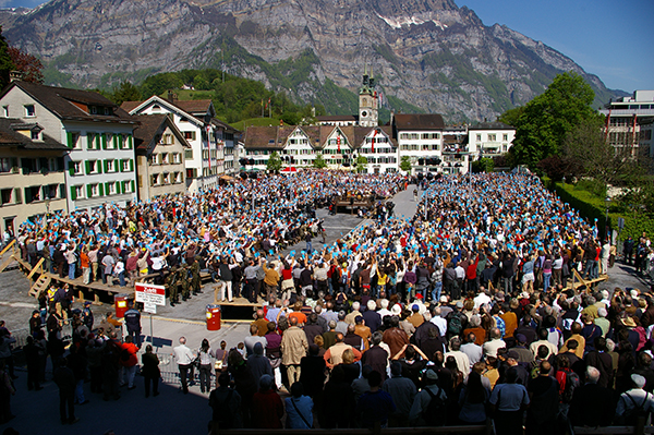 11. August: Stadtführung in Glarus und Freulerpalast in Näfels